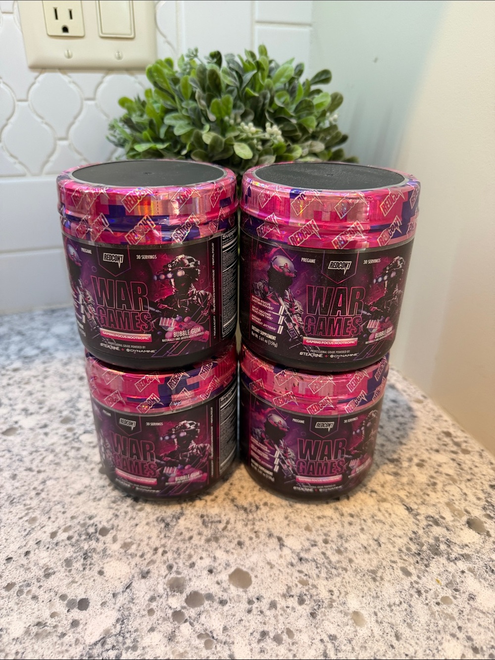 Redcon1 War Games Pre-Workout Powder - bubblegum Canisters (4 Pack) New HTF - Picture 1 of 7